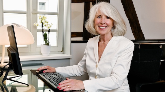 Dies ist ein Portrait der Hausärztin Dr. med. Sonja Agbaba-Leukel aus Melsungen.